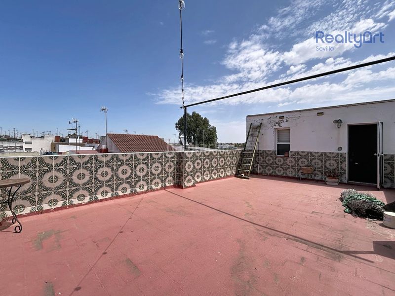 Foto 386455bf-d4e7-40b1-be59-0706a8c64084. Casa amb aparcament a Bellavista Sevilla