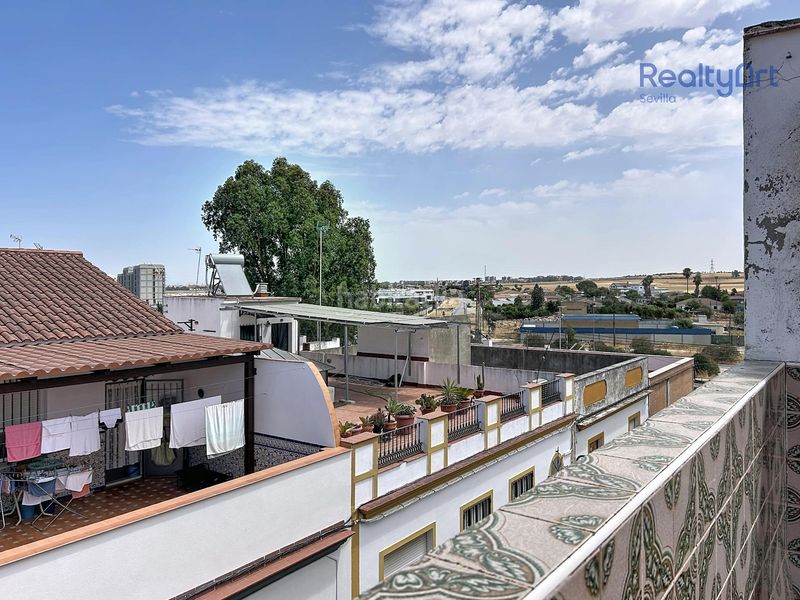 Foto 62d8f02c-e643-410f-b1eb-d9d9f96a8a3e. Casa amb aparcament a Bellavista Sevilla
