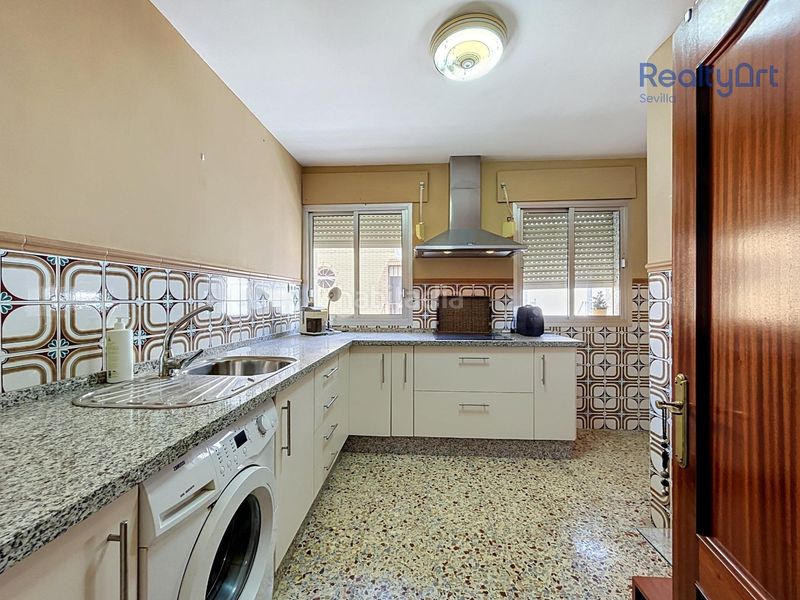 Foto 91938679-3821-4119-a9c0-1b95c2605799. Casa amb aparcament a Bellavista Sevilla