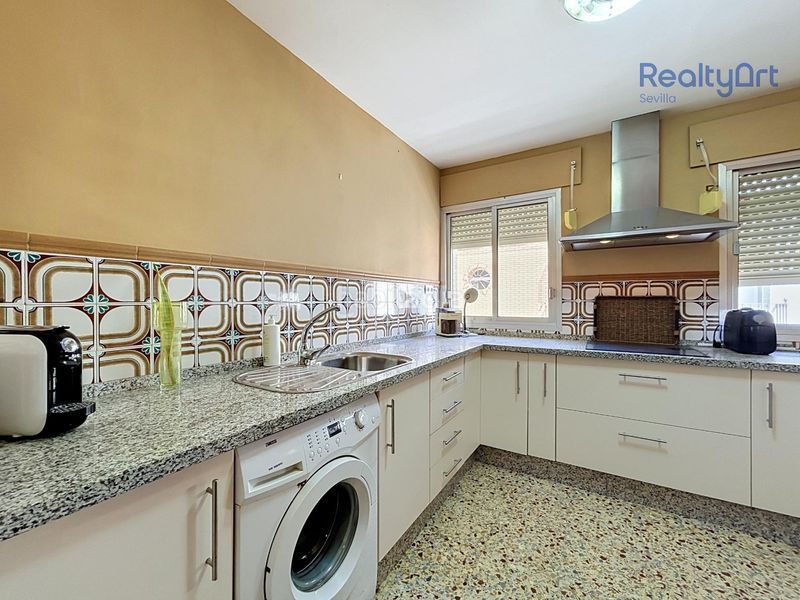 Foto aae4358d-53d0-49a0-819b-9099dbc9f6af. Casa amb aparcament a Bellavista Sevilla