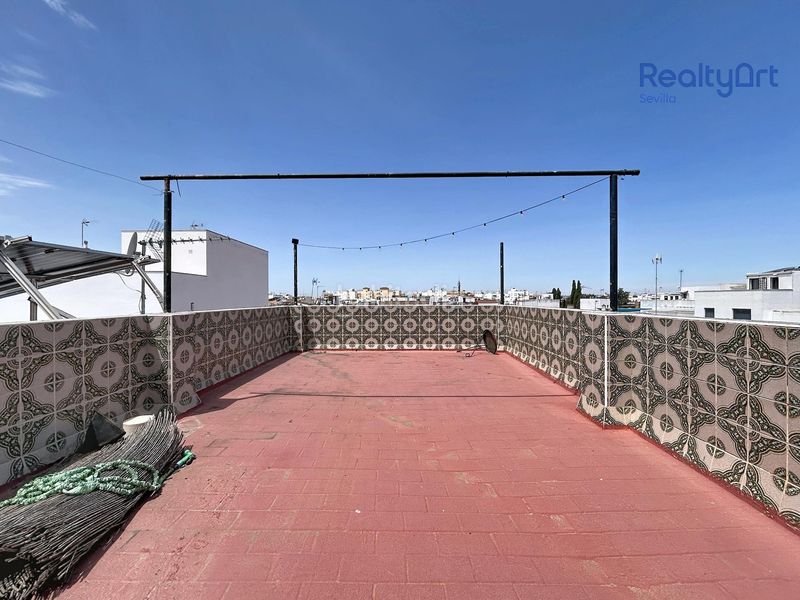 Foto cf537dea-81bf-4c8f-9c08-c0b70aae3268. Casa amb aparcament a Bellavista Sevilla