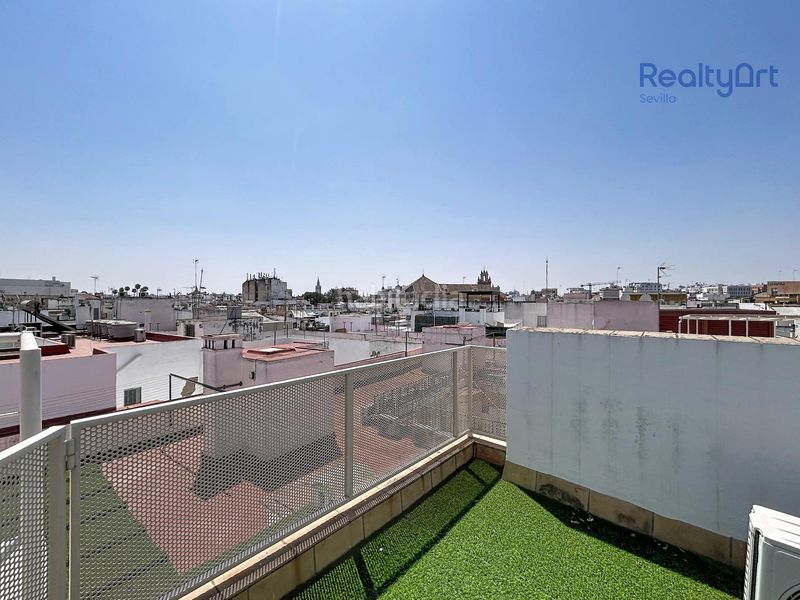 Foto 504f79c4-0f0c-4c72-b32d-d99871cecb9b. Dúplex duplex atico centro en San Vicente Sevilla