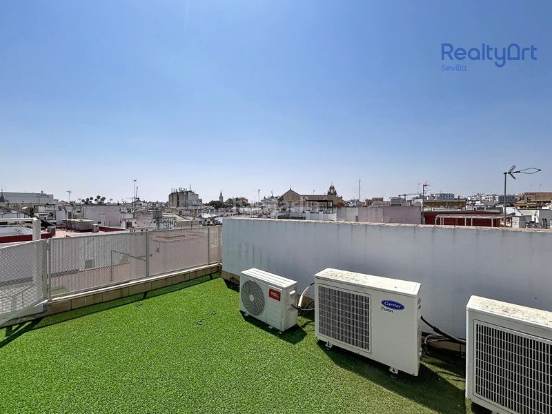 Foto bd9efb50-948b-4902-89e7-99be89c24ad5. Dúplex duplex atico centro en San Vicente Sevilla