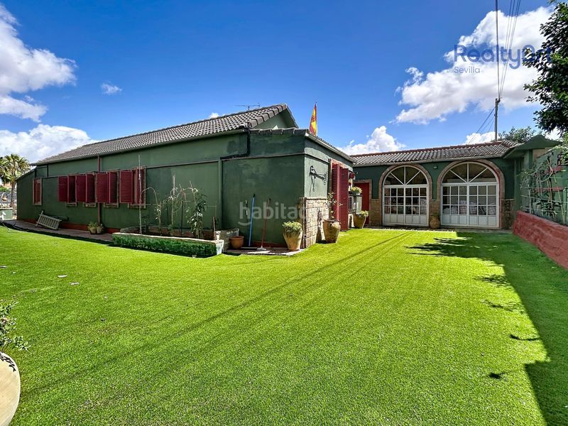 Foto fbc5b84d-b93c-415e-85d2-658b825ff36c. Chalet  en cerros en cerros de Montequinto Montequinto