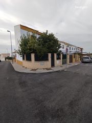 Maison jumelée à Sanlúcar la Mayor. Encantadora casa amueblada con amplias comodidades y excelentes