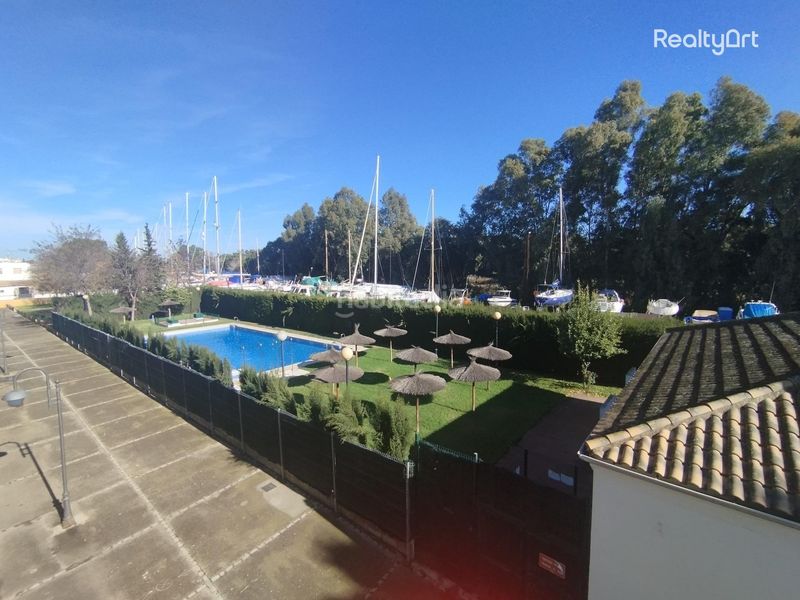 Foto c7ecebb5-ebec-4369-9ab9-e69386728695. Pis amb aparcament piscina a Gelves