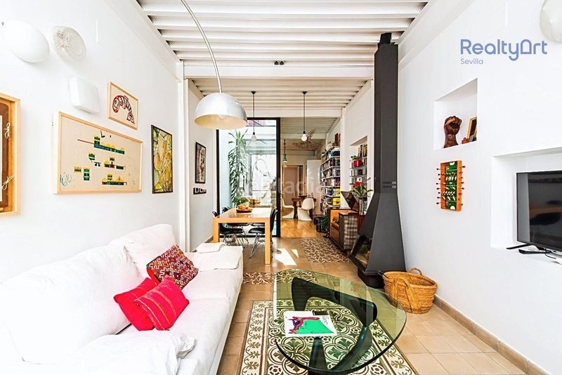 Foto 0305743d-4dc4-4573-bb9d-ccdf2184af0f. Casa amb piscina a Feria Sevilla