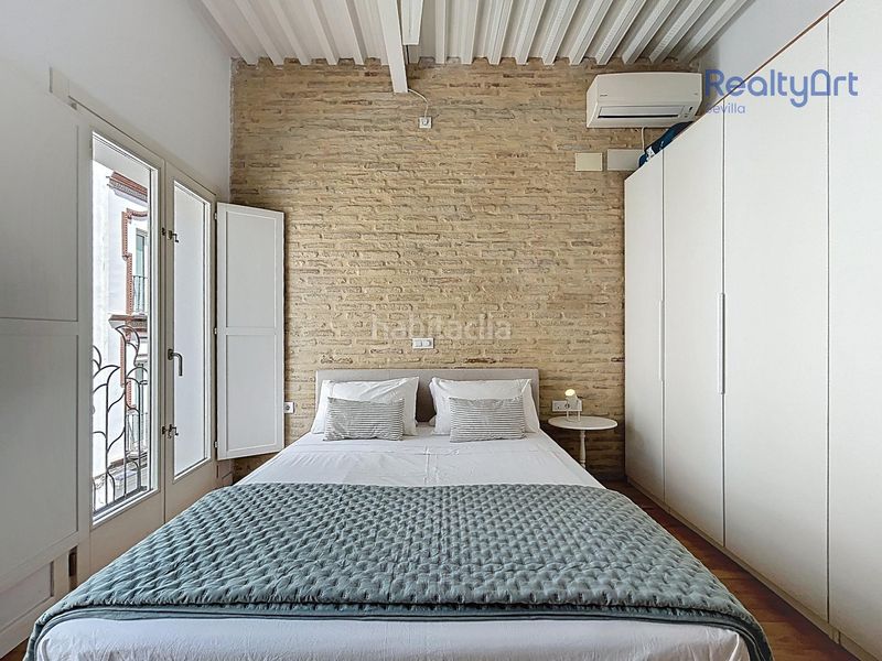 Foto 2982883d-06b3-401c-8caf-0af0a80eec59. Casa amb piscina a Feria Sevilla