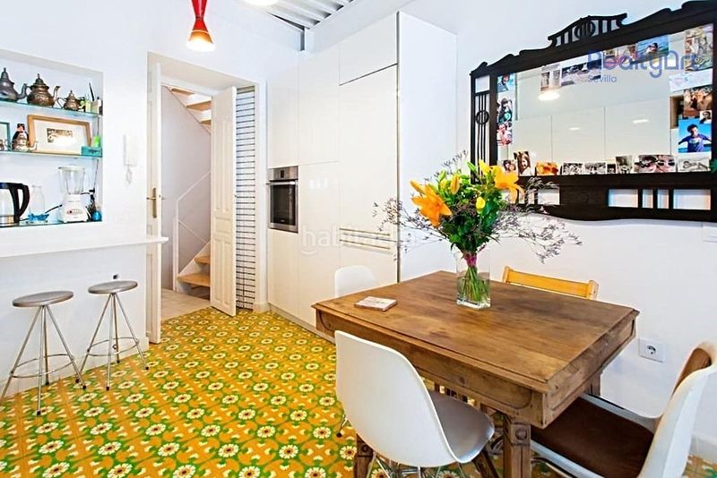 Foto 2fda0042-af41-4748-a499-50029f8e3e52. Casa amb piscina a Feria Sevilla