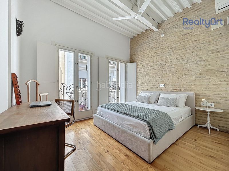 Foto 78875224-b4c8-4124-b97c-ea6faccd5634. Casa amb piscina a Feria Sevilla