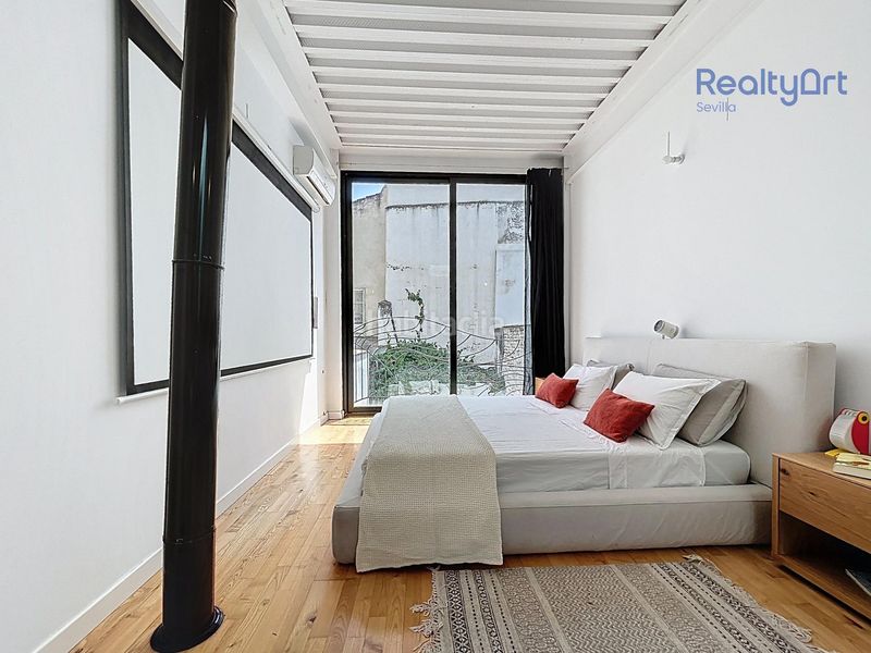 Foto 95bb4957-3718-4901-8599-abcf7231a390. Casa amb piscina a Feria Sevilla