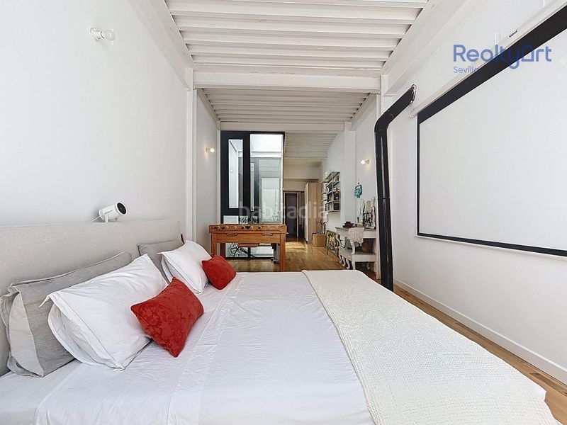 Foto b3744dca-e6af-489a-baf6-1e2ba963de41. Casa amb piscina a Feria Sevilla