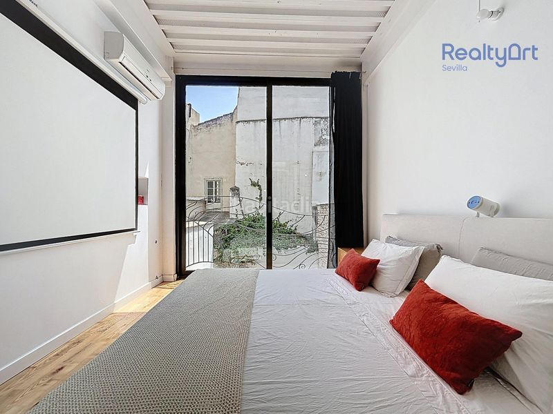 Foto b3f79be0-3123-483a-8453-178539766e73. Casa amb calefacció piscina a Feria Sevilla