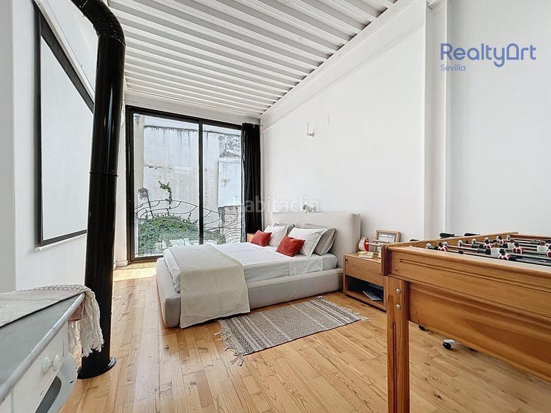 Foto c052910f-25ae-411a-aea8-0848bb963e16. Casa amb piscina a Feria Sevilla