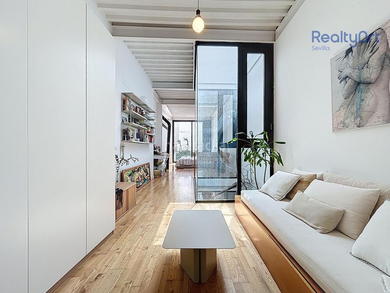 Foto f81cc106-e810-41a3-9802-dad397f55f88. Casa amb piscina a Feria Sevilla