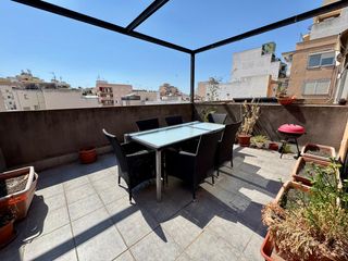 Affitto Duplex in Plaça de Toros. Dúplex en alquiler de 3 dormitorios con terraza en planta, terra