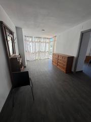 Pis a Manantiales-Estación de Autobuses. Apartamento en torremolinos.