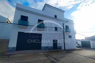 Casa a La Banda - Campo de Fútbol. Casa con local a estrenar en el calvario
