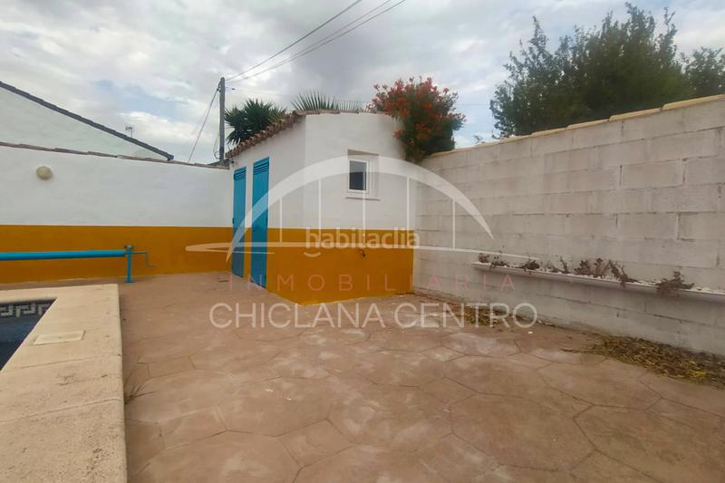 Foto 15a64cbb-afe7-4b21-b7fd-b132c56f2c56. Chalet avec parking piscine dans Pelagatos - Pago del Humo Chiclana de la Frontera