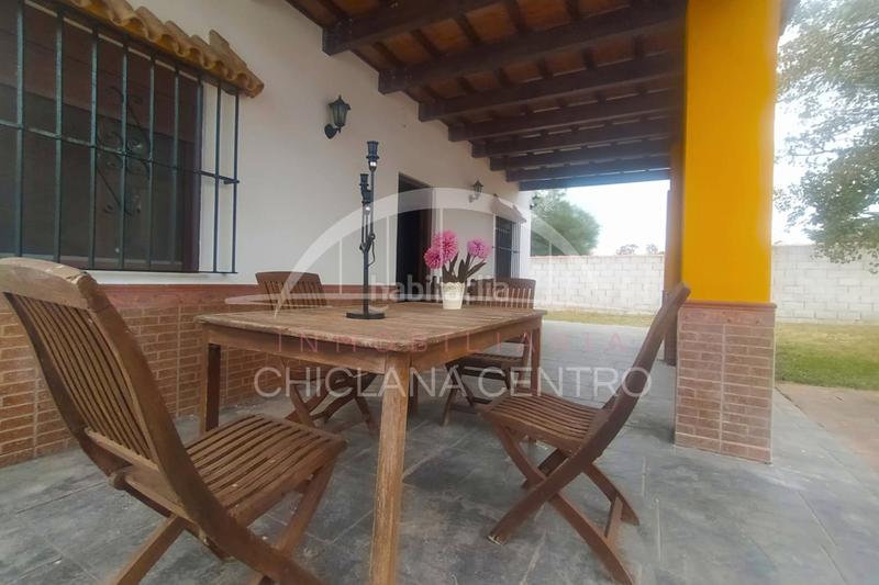 Foto 2f35eb52-c32b-4aab-a1de-cc6033cd6fe7. Chalet avec parking piscine dans Pelagatos - Pago del Humo Chiclana de la Frontera