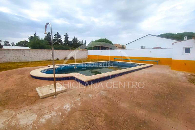Foto fda8a6fe-5265-4a17-a874-33d09b246dcf. Chalet avec parking piscine dans Pelagatos - Pago del Humo Chiclana de la Frontera