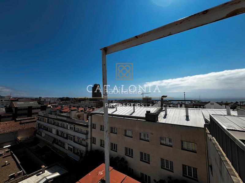 Foto 53a0eccb-7561-4ad4-a019-7124b3637fdd. Àtic amb xemeneia calefacció a Pla d'en Boet Mataró