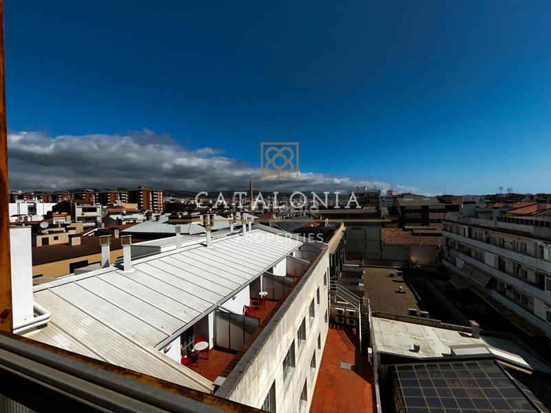Foto a41f3e0f-cb58-4416-8d8a-92606d1f9bd1. Àtic amb xemeneia calefacció a Pla d'en Boet Mataró