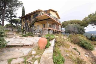 Casa  Carrer riu fluvià. Casa unifamiliar a reformar con piscina, jardin y parking inclui