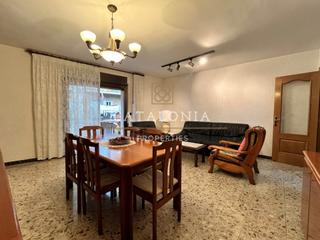 Etagenwohnung  Carrer mèxic. Gran vivienda familiar de 115 m² con doble balcón