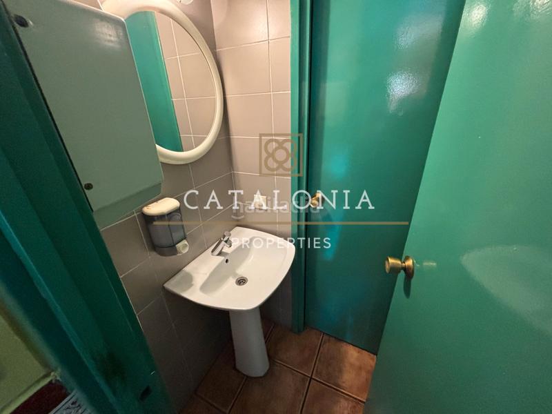 Foto fed5eb74-aca6-4f3b-a940-341900d513a2. Pas-de-porte local commercial avec chauffage dans Centre Sabadell