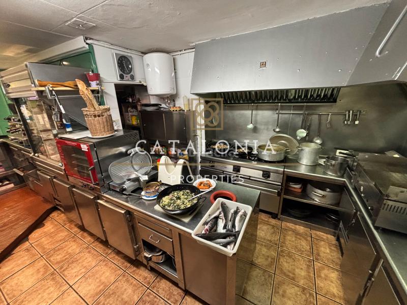 Foto e3f3430f-3c95-43e3-a9f5-295315b7c5e7. Traspaso local comercial bar restaurante en traspaso en el centro en Sabadell