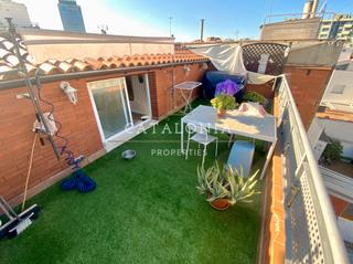 Dúplex  Passatge rodoreda. Fantástico ático dúplex con terraza y 2 balcones en la creu alta