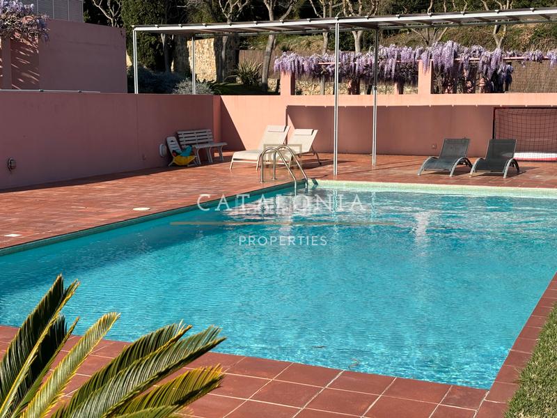 Foto 02a19cdb-491f-41e6-a64f-10ddf9a0767b. Alquiler chalet espectacular casa con fran parcela en alquiler temporal en Sant Vicenç de Montalt