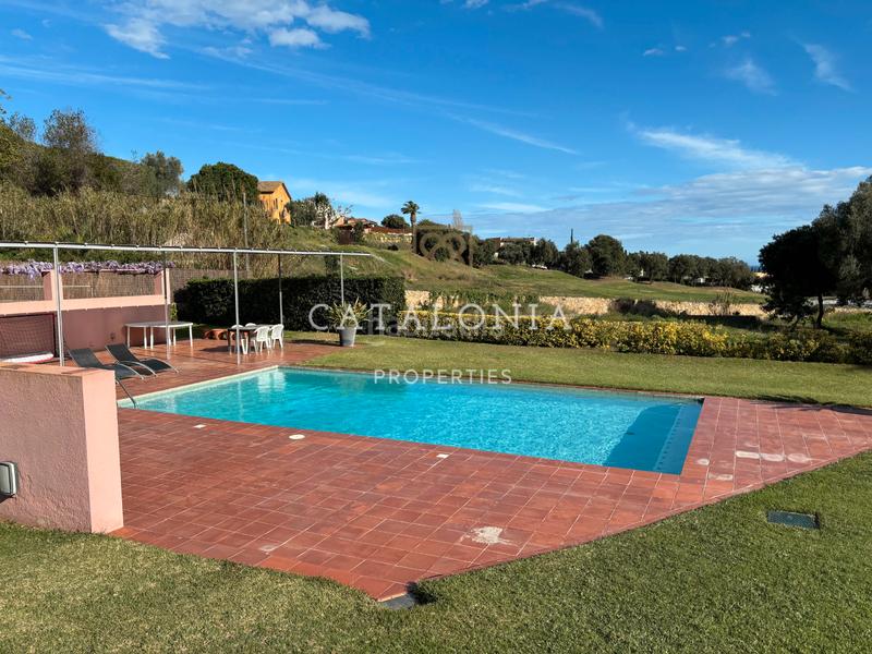 Foto 5f04c715-e7c5-4398-81e6-074e79d00cb5. Alquiler chalet espectacular casa con fran parcela en alquiler temporal en Sant Vicenç de Montalt