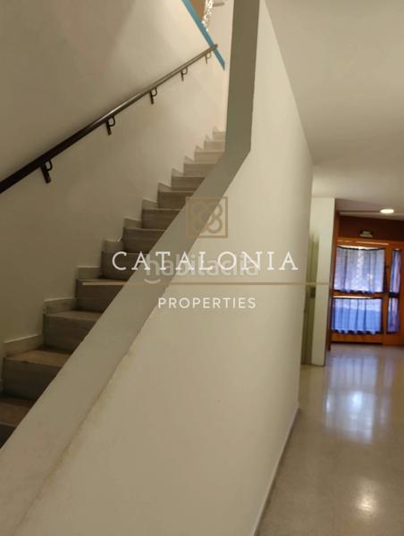 Foto 0d6b0836-5ad2-4db0-bb35-0cb88c66fc68. Business premise with heating in Raval Barcelona