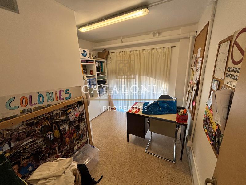 Foto 45642354-cf35-4193-8850-be19cc2b45f8. Business premise with heating in Raval Barcelona