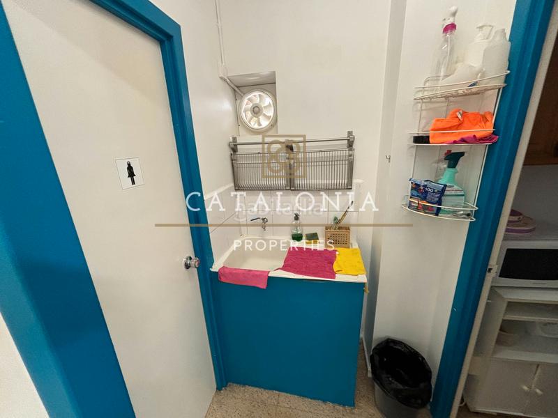 Foto 4e3aa0ea-947e-4616-aa90-2fb85d9fc193. Business premise with heating in Raval Barcelona