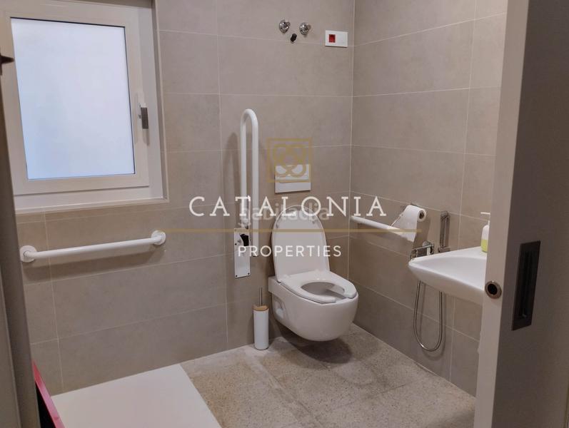 Foto 75fef4cb-11e4-49aa-bd56-c08b3bb881ec. Business premise with heating in Raval Barcelona