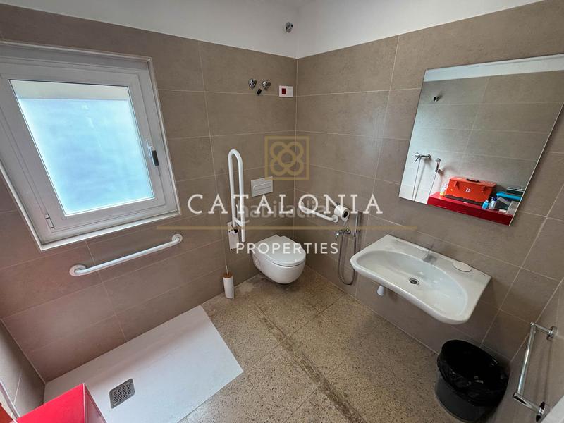 Foto 977180cc-120a-4f1a-9d77-685df4aab8be. Business premise with heating in Raval Barcelona