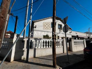 Xalet  Avinguda estació. Chalet independiente con local en santa perpètua de mogoda