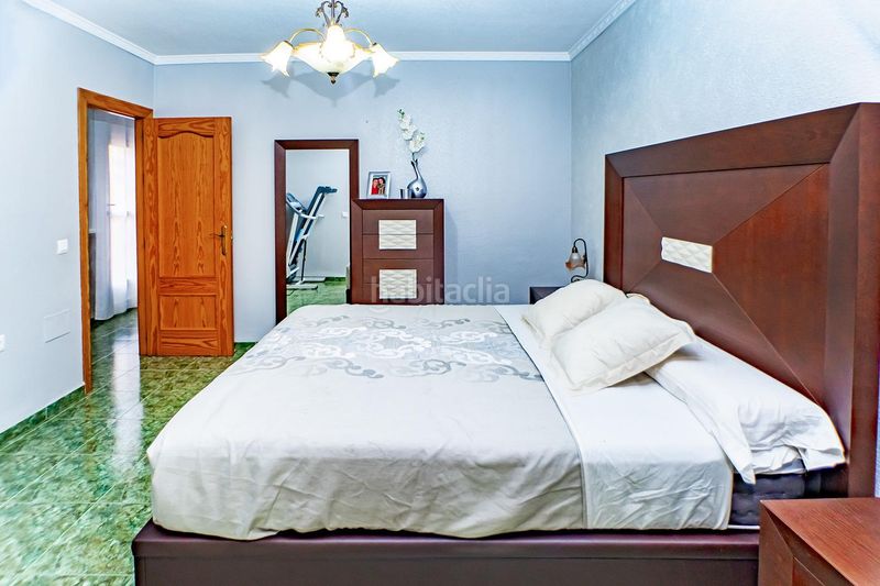 Foto 25796982-703a-4df7-9f90-90b2b5cc89a2. Casa adosada se vende dúplex . en Adra