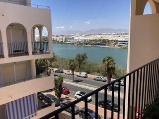 Miete Etagenwohnung  Avenida avenida mar azul 155. Piso en alquiler en urbanización lago de almerimar. temporada