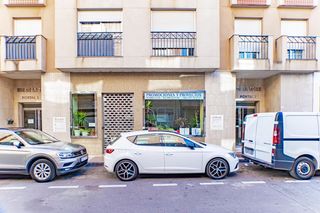 Lloguer Local Comercial  Calle de almería. Local comercial en el parador