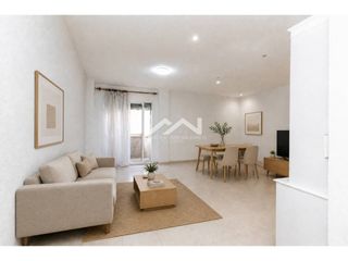 Pis  Calle hernán cortés. En exclusiva  amplia vivienda en esquina con 2 plazas de garaje