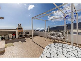 Semi detached house in Centro. Vivienda unifamiliar con jardín, apartamento y casa de invitados