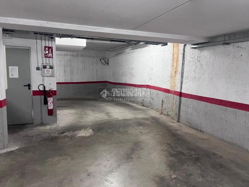 Foto 1d3159ec-5c7d-495d-8781-1fc2339503c0. Parking coche boxplaza de garaje en venta en Vila de Gràcia Barcelona