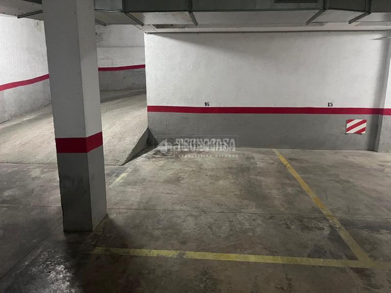 Foto 6f254629-f8a2-4e5b-bce2-60e902587c4e. Parking coche boxplaza de garaje en venta en Vila de Gràcia Barcelona