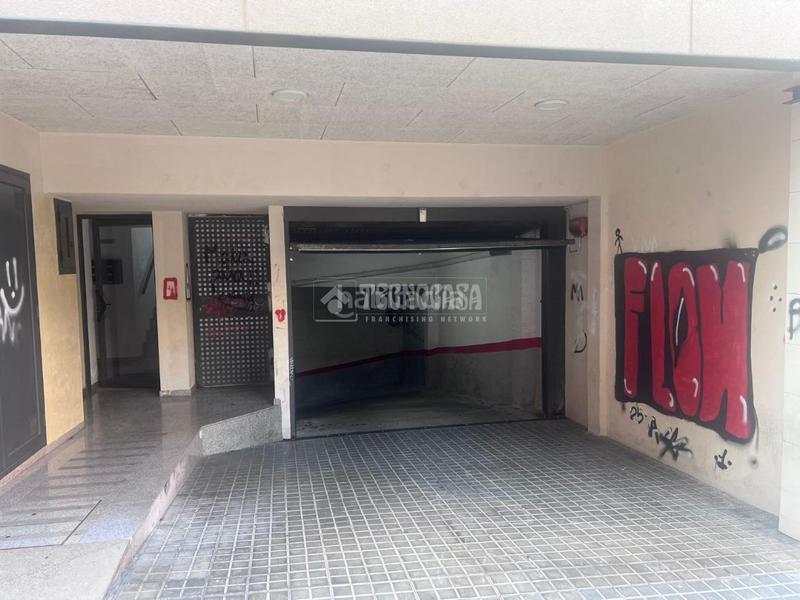 Foto 7209ff76-7fc8-4465-b17f-119ecc1d49ab. Parking coche boxplaza de garaje en venta en Vila de Gràcia Barcelona