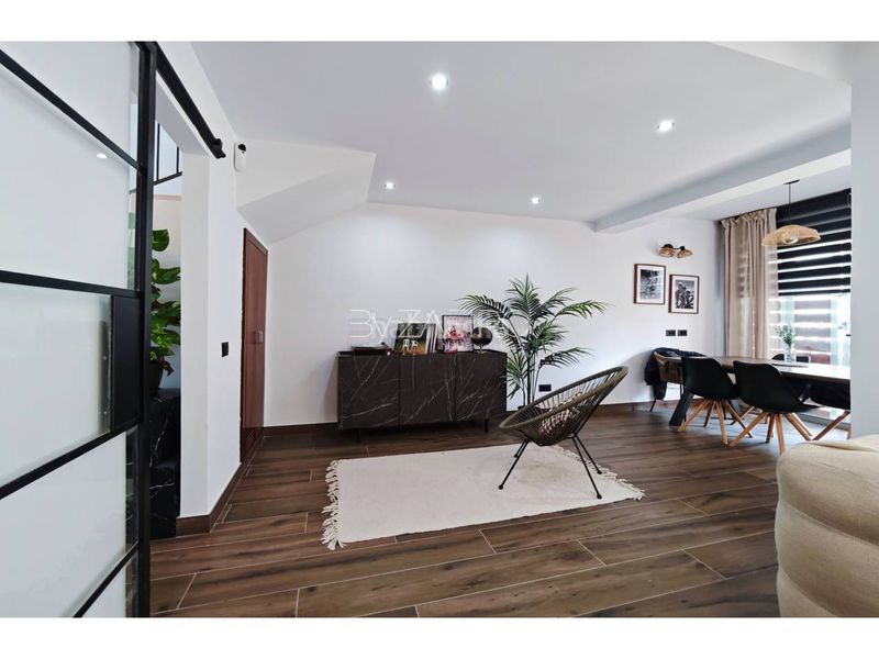 Foto 2fbfc772-0b2c-4913-9519-dc96c353b6e7. Casa amb aparcament a La Quinta Santa Úrsula