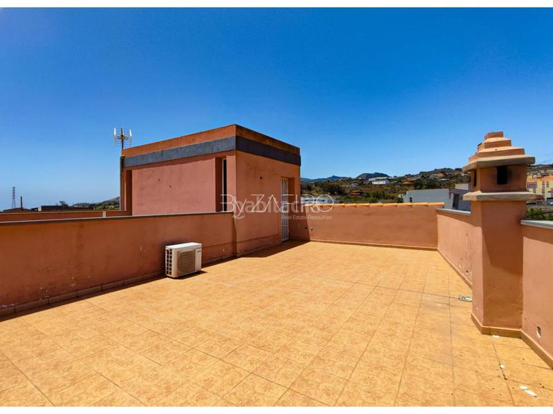 Foto 94b80ac5-82c5-464f-b1b8-b6a88297608c. Chalet gran casa en geneto con jardín y huerta en San Cristóbal de La Laguna